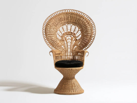 Rattanowy fotel Paw w naturalnym brązie z czarną poduszką, 115 x 75 x 150 cm